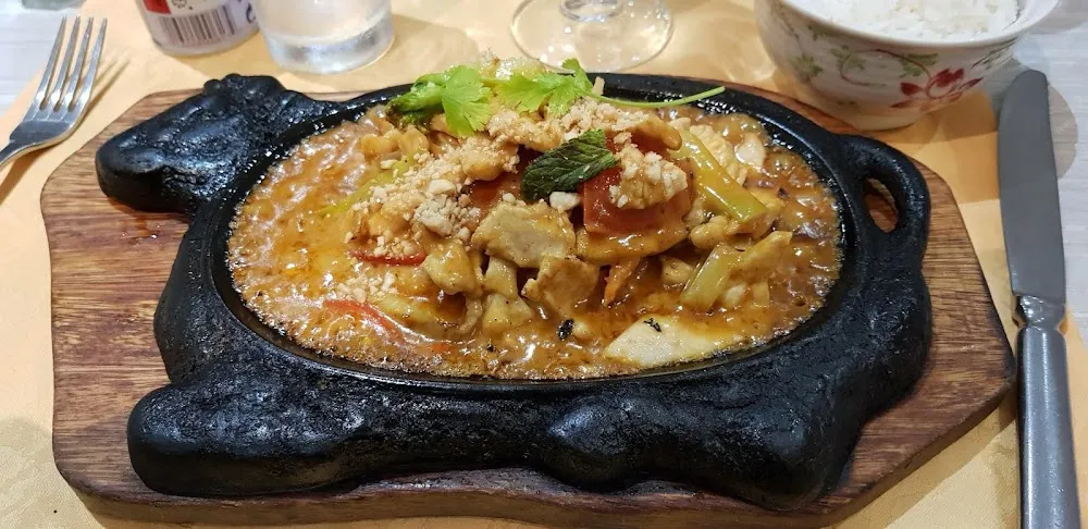 Plat Maison Sauce Saté Au Poulet Sauté Aux Légumes